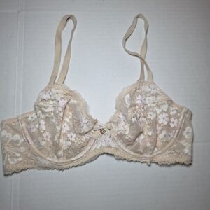 Body by Victoria The Fabulous by Victoria’s Secret Full Cup Lace Bra 32C
